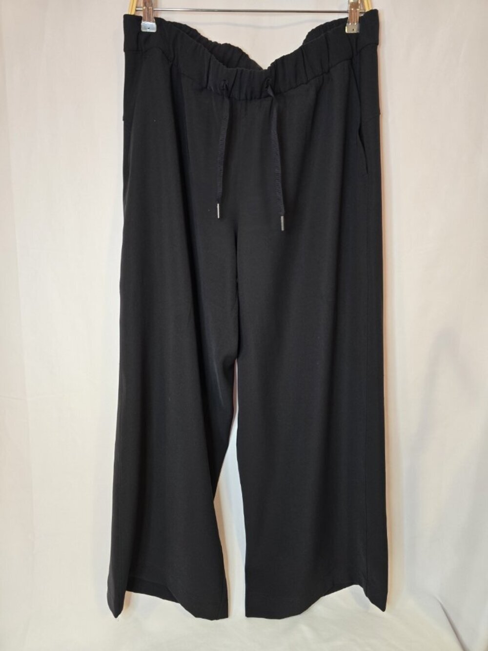 Lululemon On The Fly Wide Leg Pant Woven Size 12 Black *Hemmed*28.5" Inseam Read